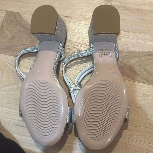 Daniel Pia Genuine Leather Silver Strappy Sandals NWT - Picture 3 of 3